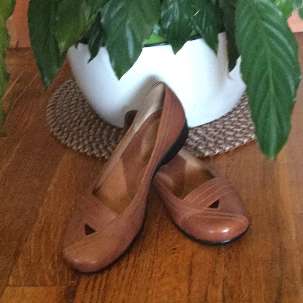 Clark’s Artisan Collection Flats - image 1